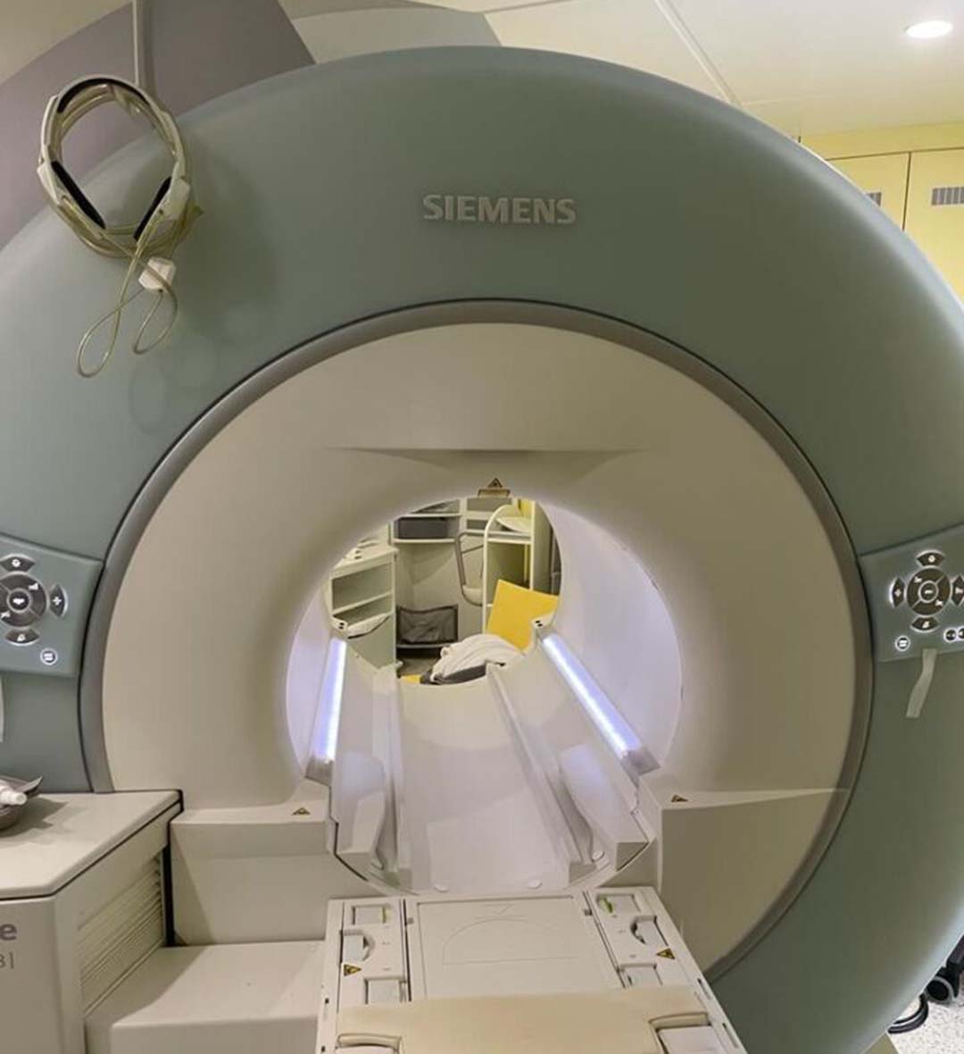 2009 Siemens Magnetom Espree 1.5T MRI