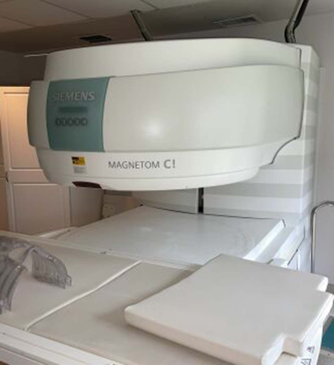 Siemens Magnetom C! 0.35T MRI